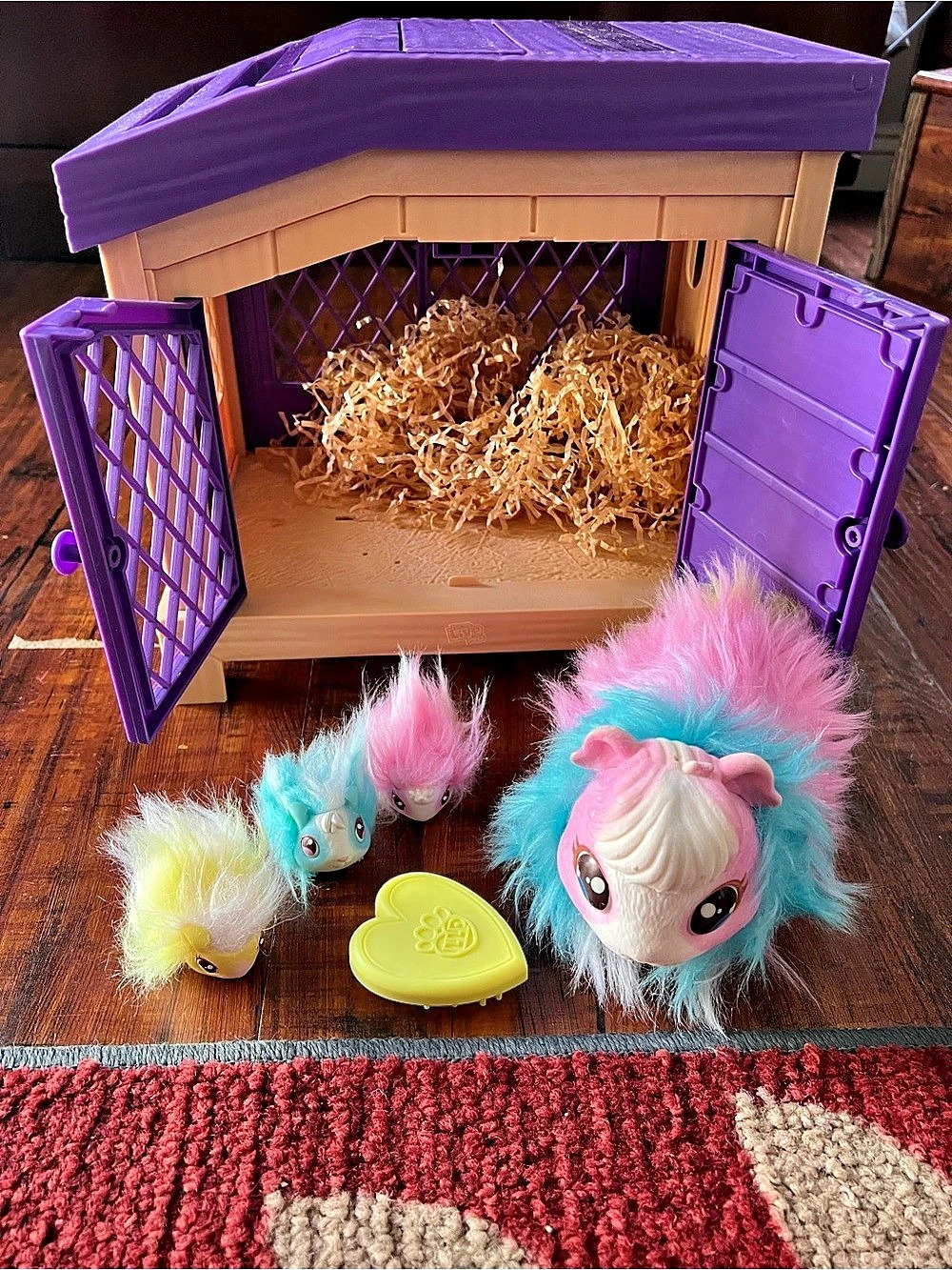 Little Live Pets Mama Surprise Guinea Pig Playset Purple & Pink